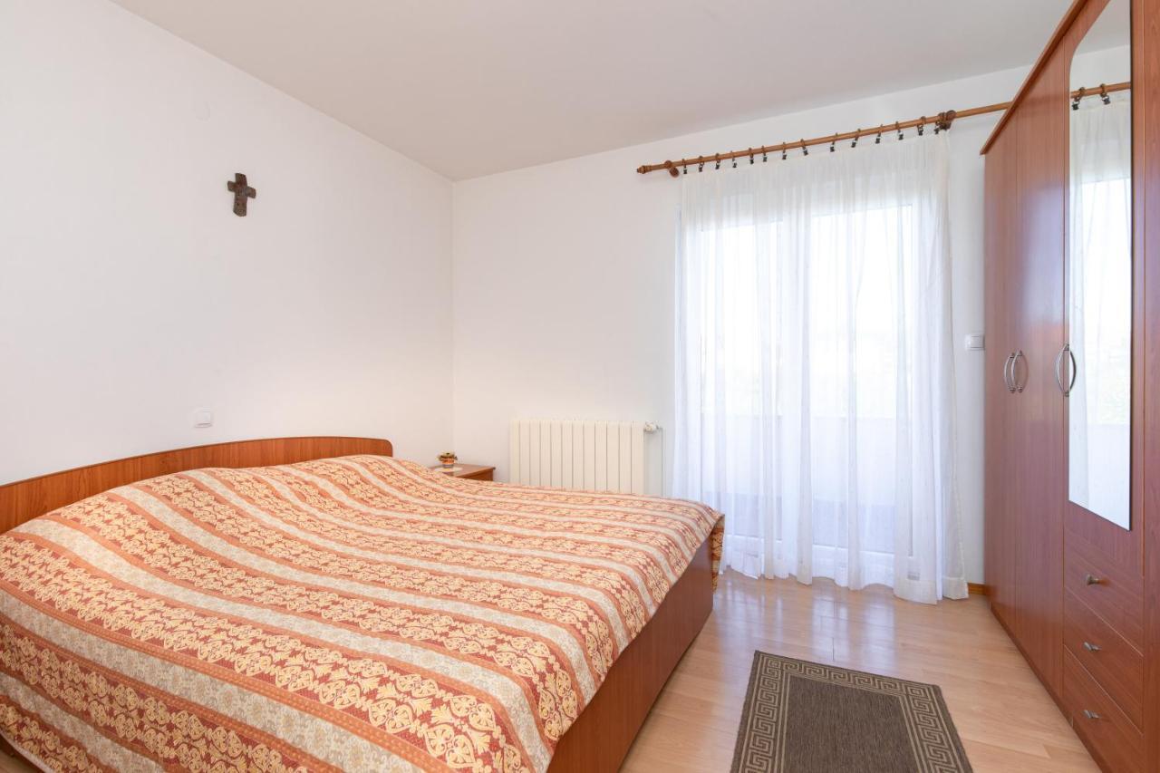 2-Bedroom Krk Apartment - Near Krk Beaches & Town! Крк Экстерьер фото
