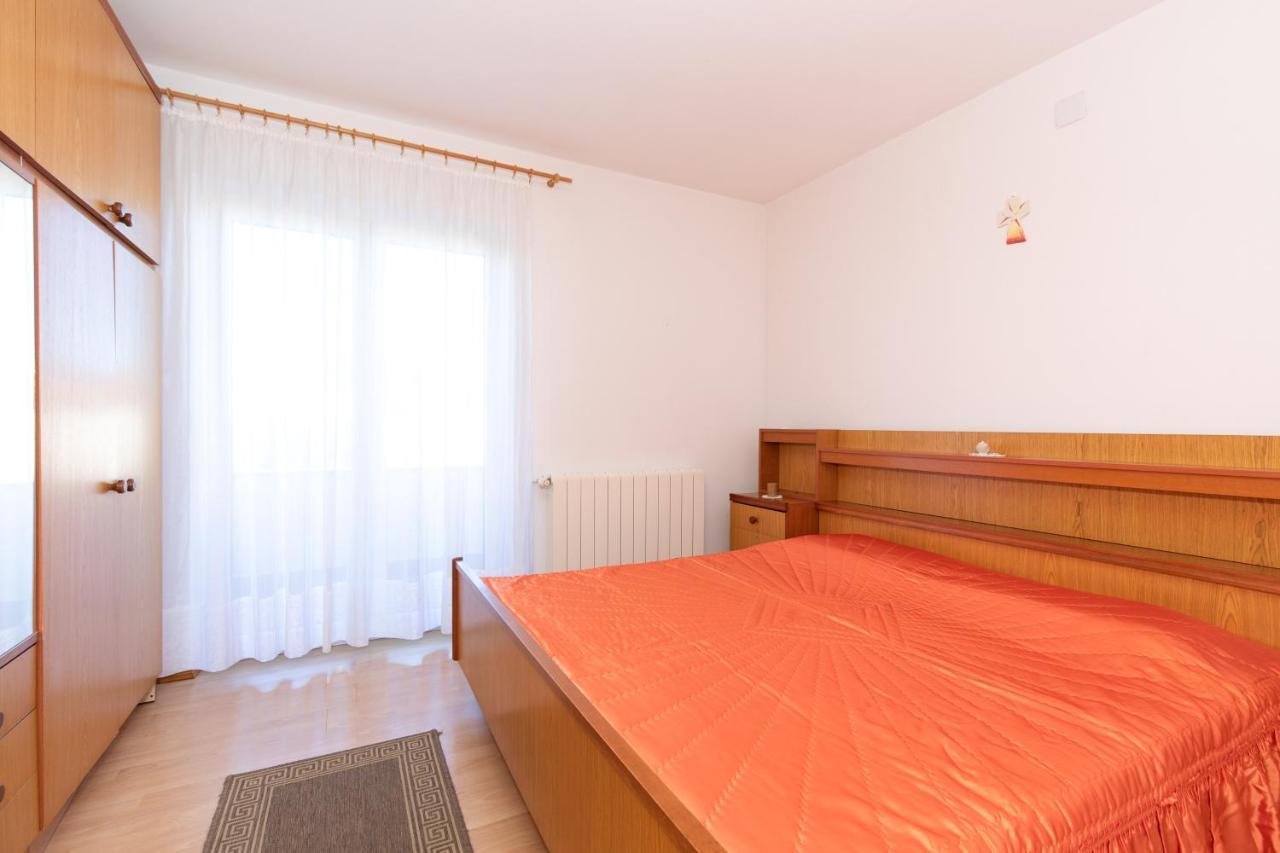 2-Bedroom Krk Apartment - Near Krk Beaches & Town! Крк Экстерьер фото