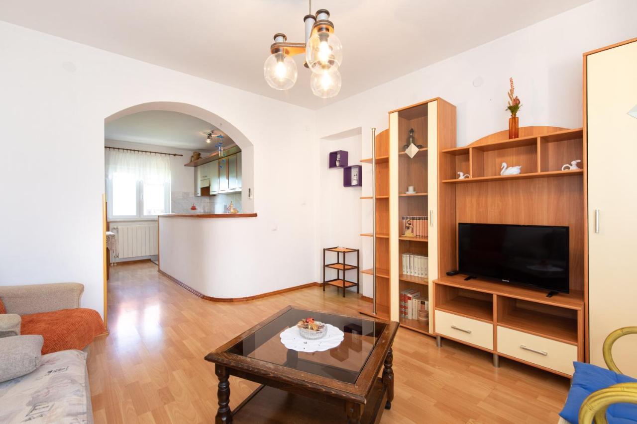 2-Bedroom Krk Apartment - Near Krk Beaches & Town! Крк Экстерьер фото